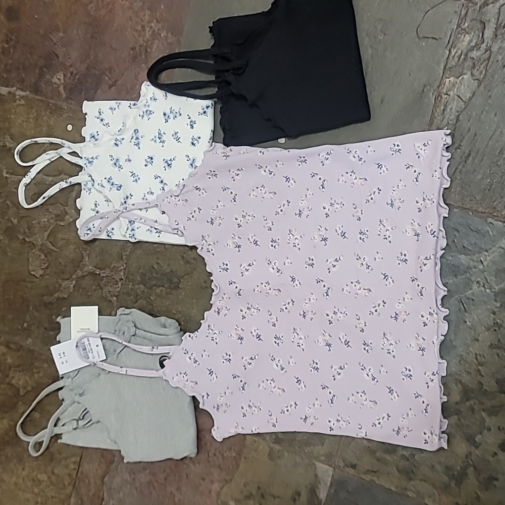 4 crop tanks